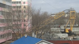 Место падения башенного крана в Ульяновске сняли на видео