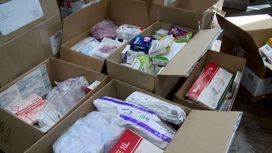 Десятки коробок с лекарствами отправят благотворители в зону СВО