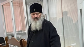 Наместник под арестом, верующие молятся за спасение Киево-Печерской лавры