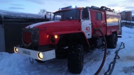 При пожаре в гараже в Оленегорске пострадал автомобиль