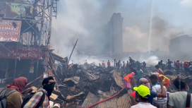 Пожар уничтожил знаменитые бангладешские вещевые рынки