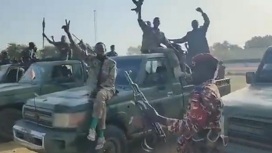 Ожесточенные бои на улицах суданских городов сняли на видео