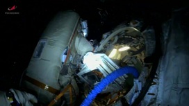 Российские космонавты провели в открытом космосе около 8 часов