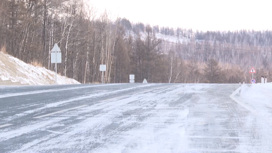 На трассе "Амур" в Забайкалье уборку снега ведут 18 машин