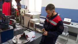 Будущих токарей и фрезеровщиков в Челябинске учат управлять роботами