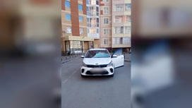 Девочка на самокате попала под машину во дворе дома в Томске