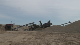 Щебень и песок в промышленных масштабах незаконно добывают рядом с деревней Карлук в Иркутском районе