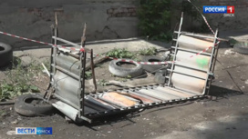 В Омске жители ветхой трехэтажки опасаются находиться дома