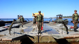 Военные организовали переправу через Зейское водохранилище