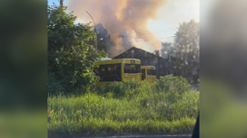 Ранним утром в Дзержинском районе Ярославля полыхал деревянный дом