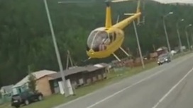 Вертолет приземлился на АЗС в горах Алтая