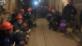 В поселке Малышева весь день продолжалась забастовка шахтеров