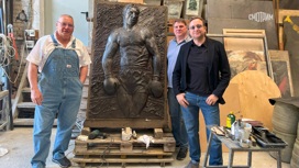 Скульптор рассказал о работе над мемориальной доской боксеру Валерию Попенченко