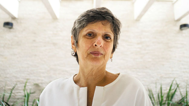 Селина Турки, изучающая вирус Зика.