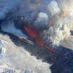 Лава вулкана на Камчатке уничтожила несколько построек ученых