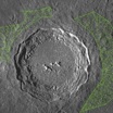Кратер Коперник диаметром 93 километра. Зелёным показано распределение кратеров диаметром от 0,1 до одного километра, использованных для датировки.