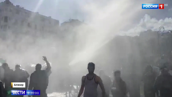 Беспорядки в Алжире: полиция применяет газ и водометы