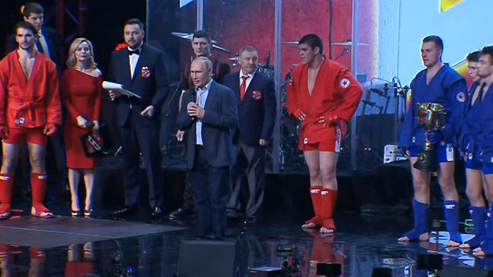 Владимир Путин наградил победителей первого чемпионата Лиги боевого самбо