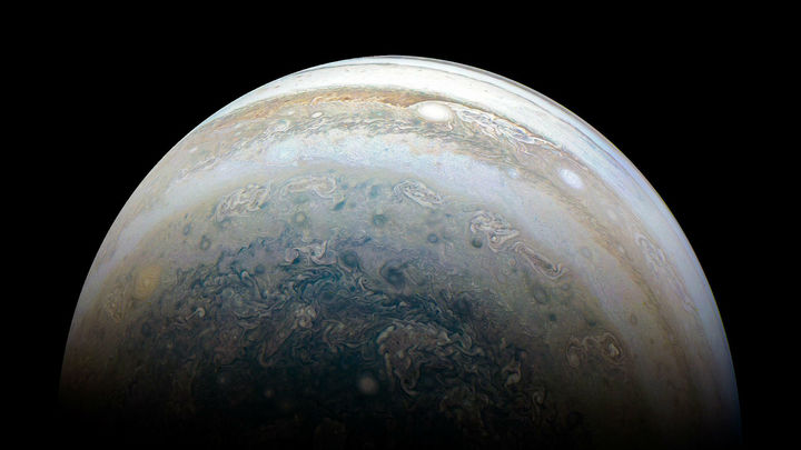 Астрономы обнаружили 12 новых спутников Юпитера, в том числе "чудака"