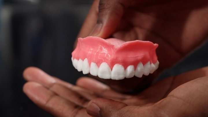 Зубной протез, который сам дезинфицирует дёсны, напечатали на 3D-принтере