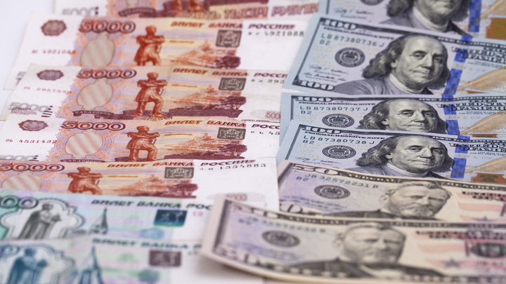 Орешкин: курс рубля в прошлом году был "искусственным"