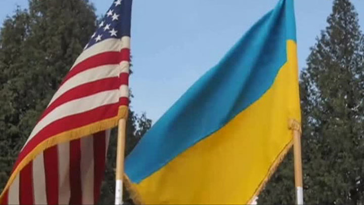 Госдеп США распорядился начать эвакуацию семей дипломатов из Украины