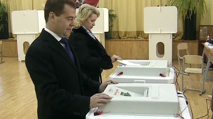 Дмитрий Медведев и Владимир Путин проголосуют в Москве