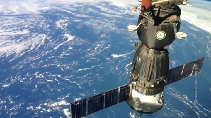 Первые космические туристы задерживаются на МКС из-за погоды