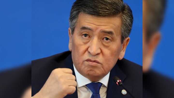 Парламент рассмотрит отставку президента Киргизии 16 октября