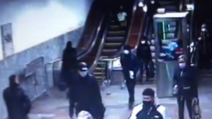 Ссора на эскалаторе вылилась в поножовщину в московском метро