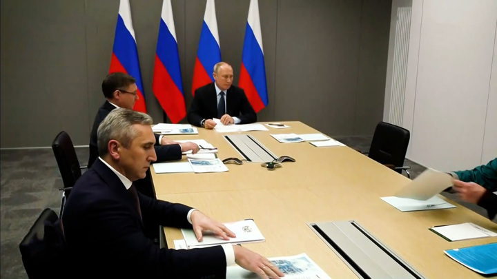 На совещании Путин потерял Михельсона, а оператор – штатив