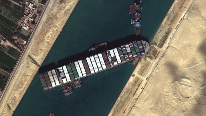 Страховщик отказался покрывать ущерб от блокировки Суэцкого канала