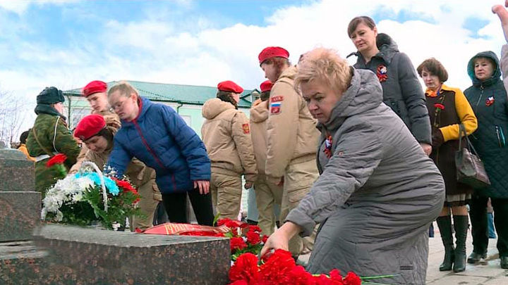 Жители Старой Руссы отметили годовщину присвоения звания "Город воинской славы"