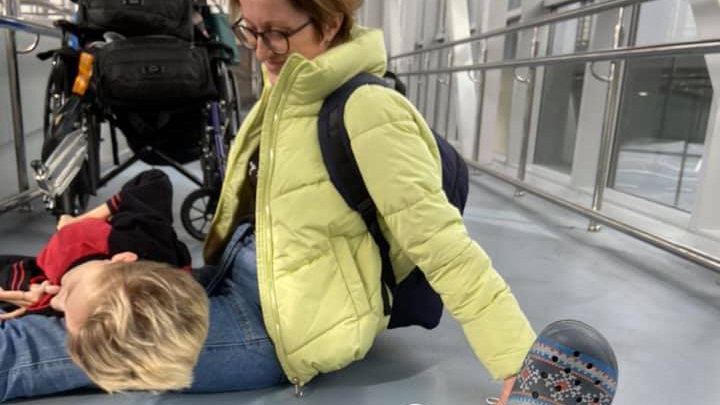 В аэропорту Сочи у инвалида возникли сложности с его коляской