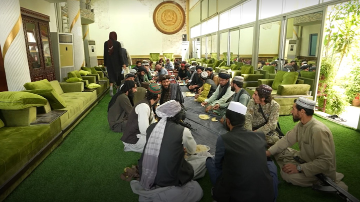 150 талибов во дворце: жители гор удивлены бассейном и сауной