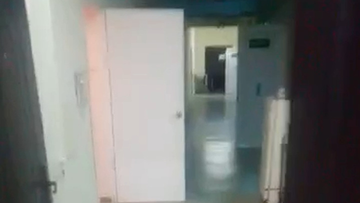 Появилось видео из пустой больницы с мертвым пациентом