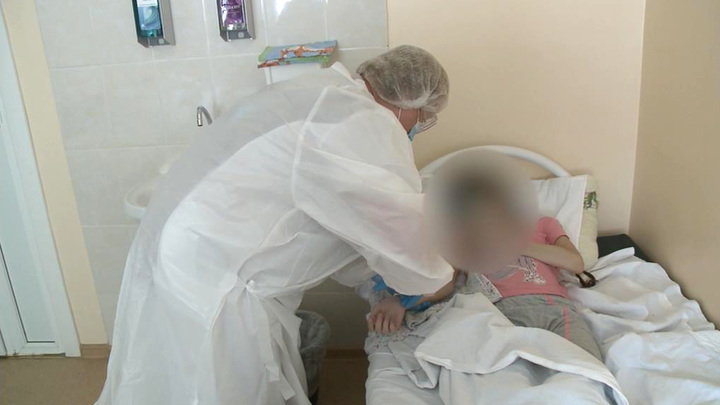 Количество детей, госпитализированных с ковидом в России, возросло до 36%
