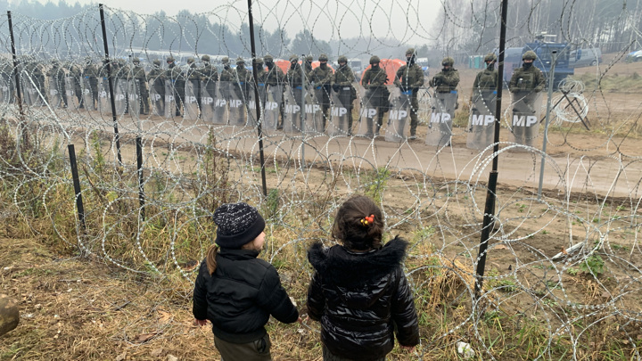 Лукашенко приехал в центр для мигрантов на границе с Польшей