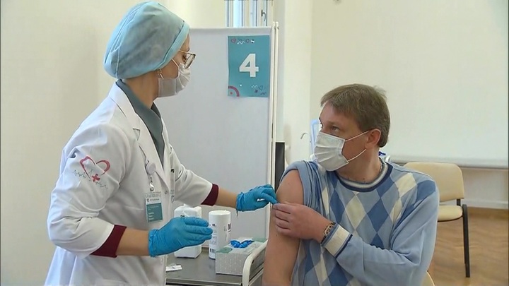 Более 6 млн человек привились от коронавируса в Москве