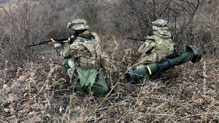 Песков назвал чрезвычайно опасными поставки оружия на Украину