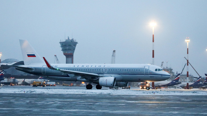 В московских аэропортах отменены и задержаны сотни рейсов