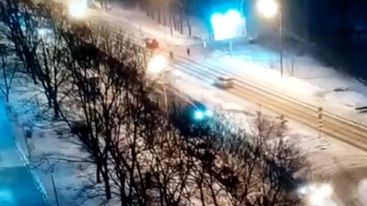 Машина сбила маму с дочкой на переходе на юго-западе Москвы