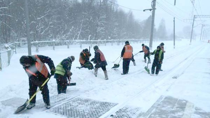 В Тверской области заключенных привлекли к уборке снега