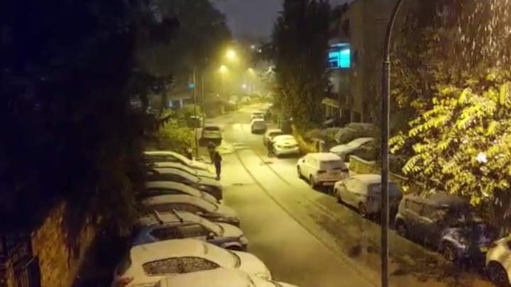 В Иерусалиме из-за снегопада закрыли дороги и отменили занятия
