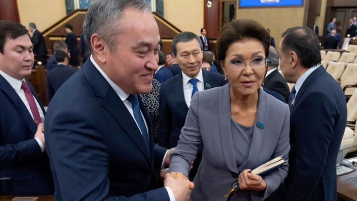 Дочь Назарбаева исключена из политсовета правящей партии