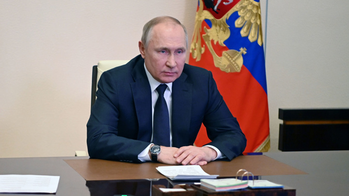 Путин подписал закон о размещении средств ФНБ в акции и ОФЗ