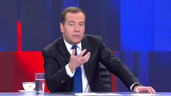 Медведев: скоро в России появится новый закон об иностранцах