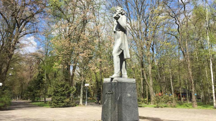 Памятник Максиму Горькому в Виннице