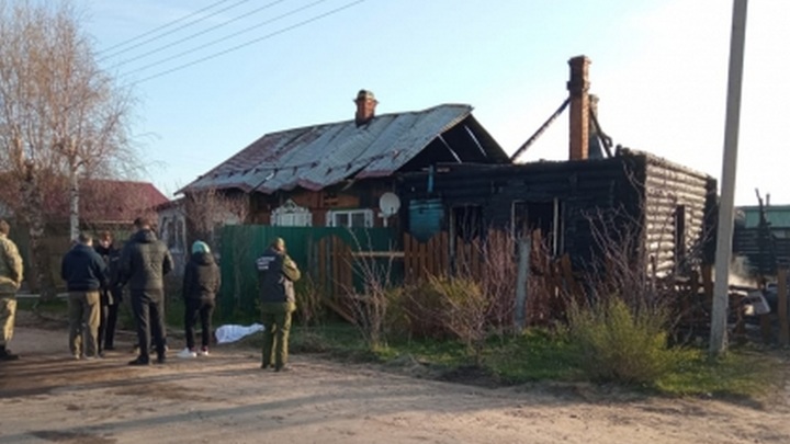 Двое взрослых и ребенок заживо сгорели в своем доме в Костромской области