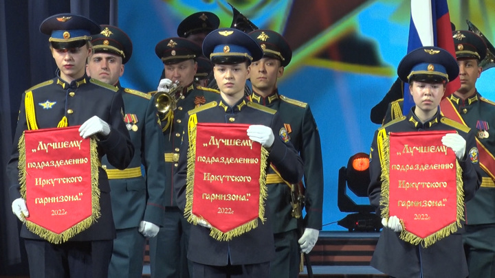 Лучшие подразделения войсковых частей Иркутского гарнизона получили вымпел мэра города